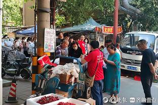 奥尼尔魔术球衣退役！巴克利：我们爱你伙计 你值得这所有一切！